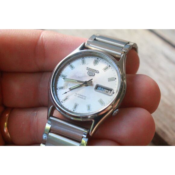 Vintage 1981 Seiko Automatic Mens Silver Watch W/daydate & Green accents - Picture 1 of 8